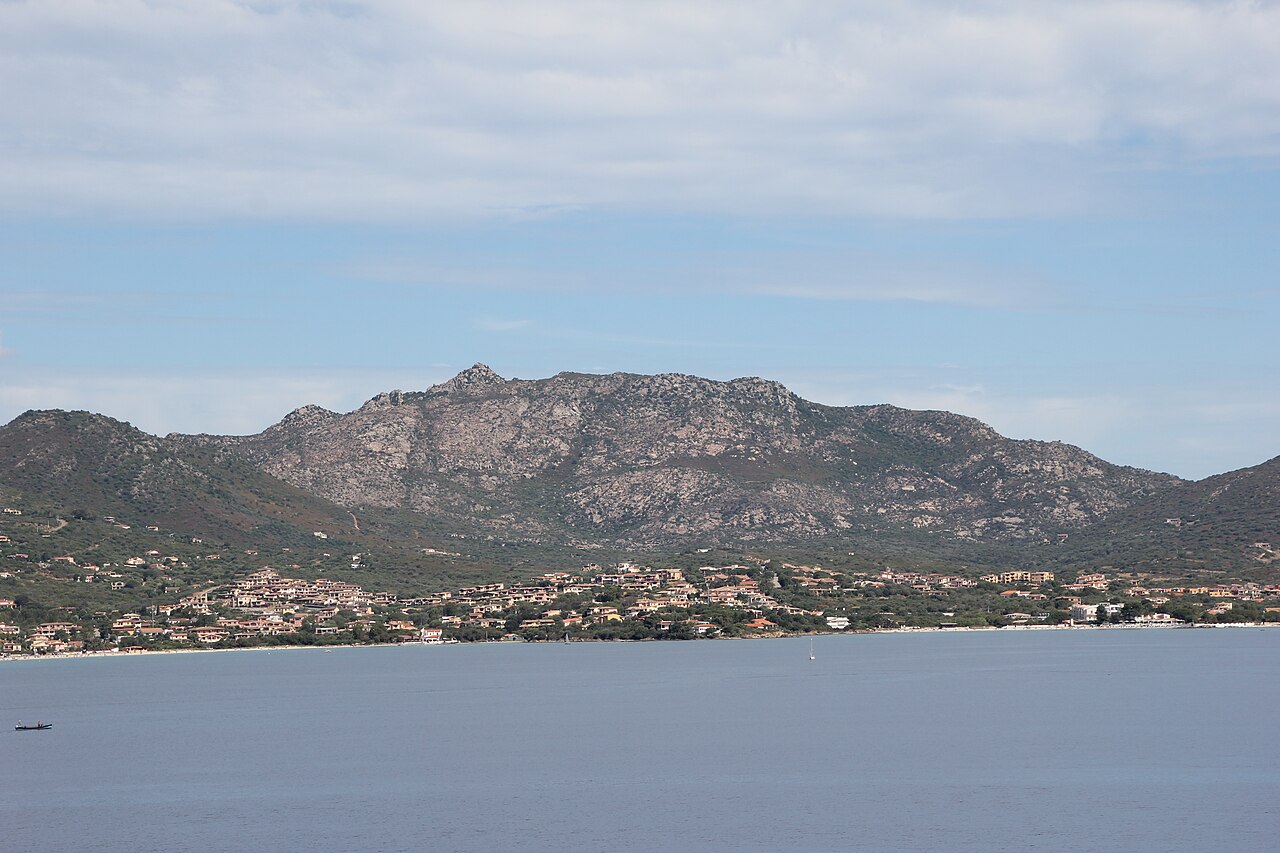 a frontal view of the Pittolongu scenary