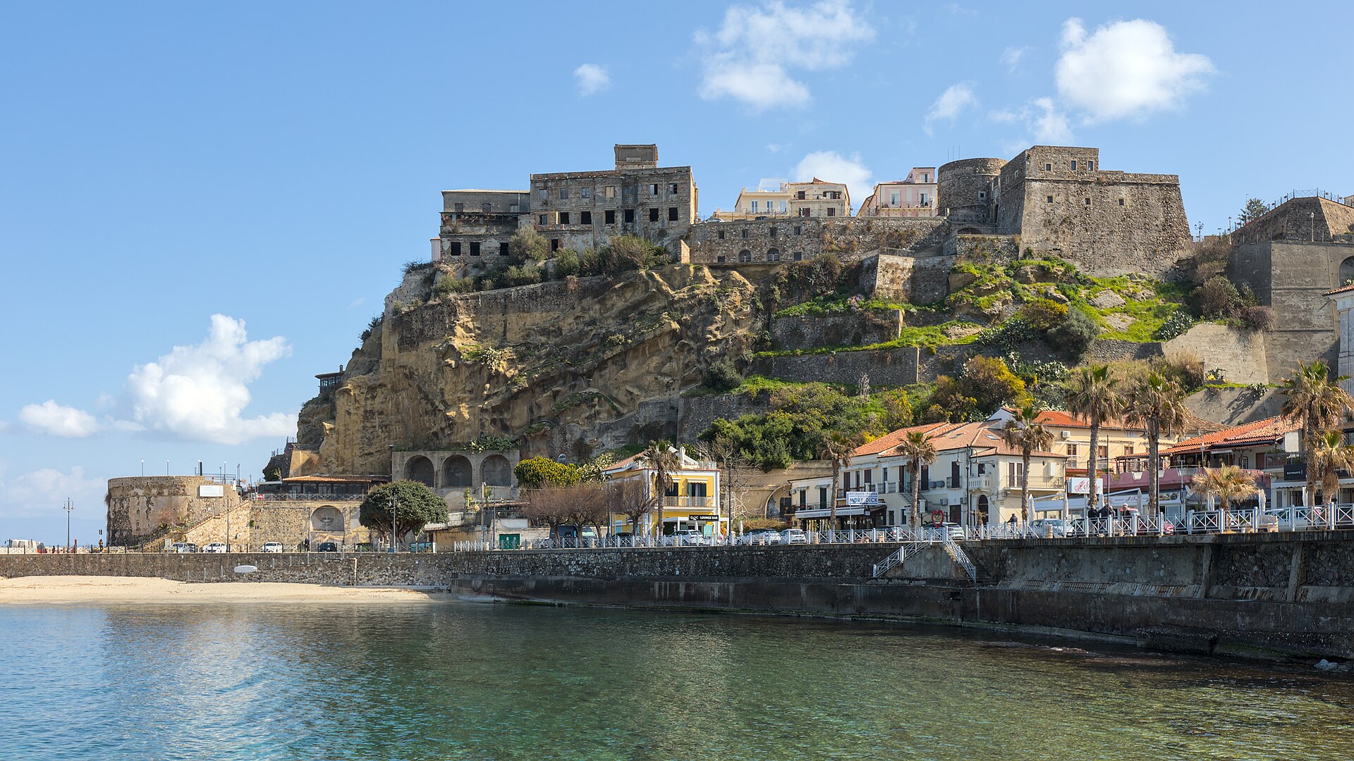 Pizzo calabro - View of the old town from the marina