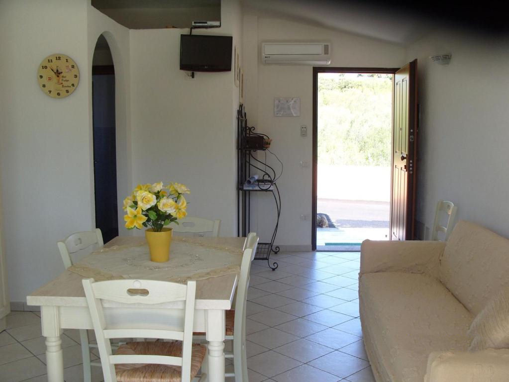 1CASADELFARO con Giardino a Pittulongu 600Metri dalla Spiaggia — foto 3